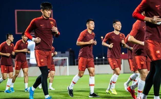 包含国内足球比拼备战工作全面：球员状态有所改变的词条